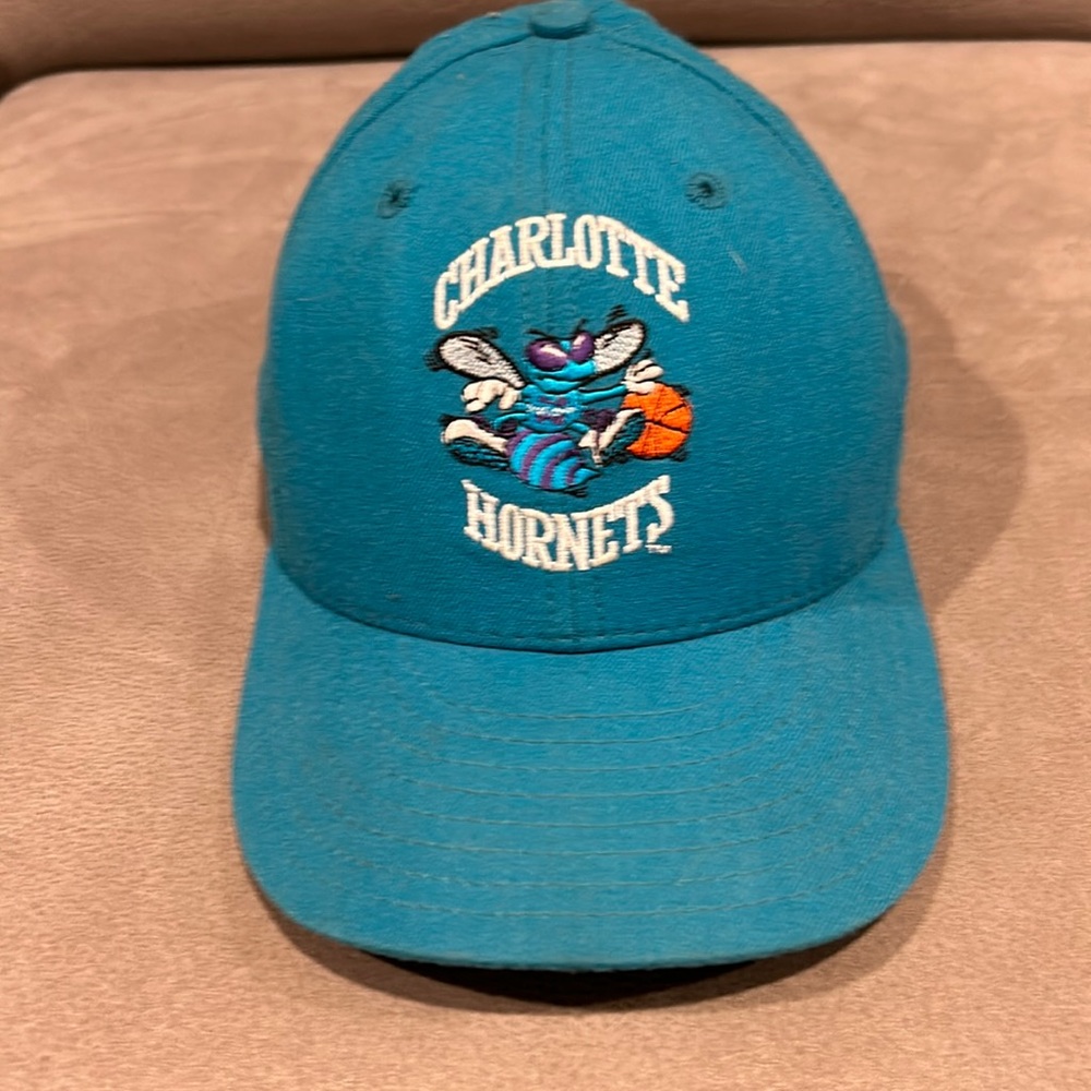Men's 90's vintage Charlotte Hornets 7 1/8 fitted hat
